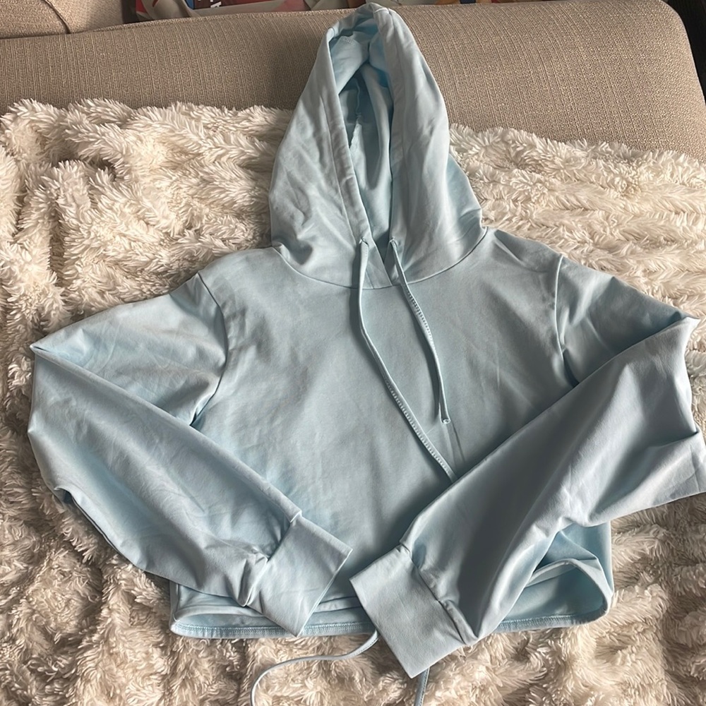 NWOT NVGTN CROPPED DRAWSTRING SWEATER
